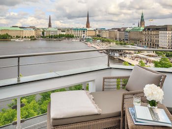 Fairmont Hotel Vier Jahreszeiten Hamburg galeri fotoğrafı