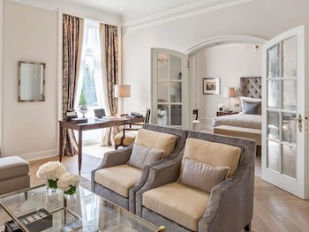 Fairmont Hotel Vier Jahreszeiten Hamburg fotoğrafı