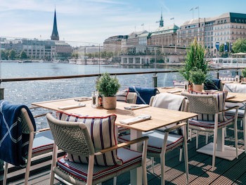 Fairmont Hotel Vier Jahreszeiten Hamburg galeri fotoğrafı