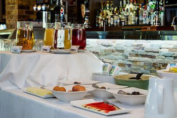Legacy Rose And Crown Hotel