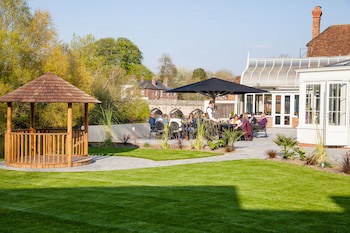 Legacy Rose And Crown Hotel