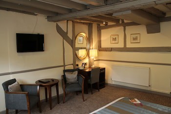 Legacy Rose And Crown Hotel