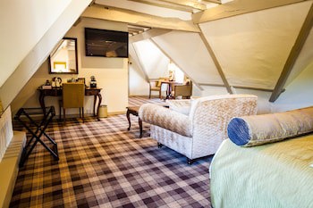 Legacy Rose And Crown Hotel