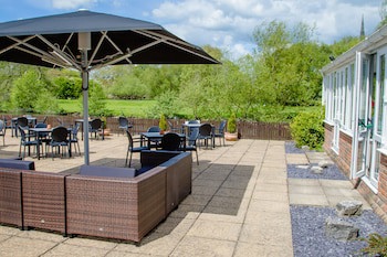 Legacy Rose And Crown Hotel