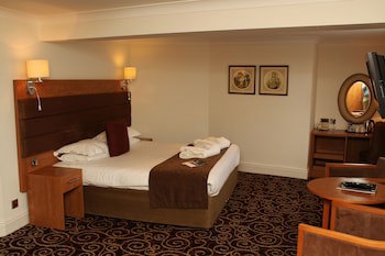 Legacy Rose And Crown Hotel