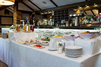 Legacy Rose And Crown Hotel