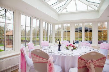Legacy Rose And Crown Hotel