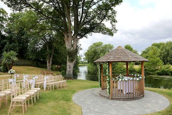 Legacy Rose And Crown Hotel