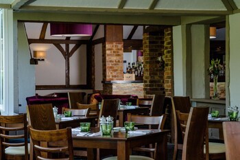 Legacy Rose And Crown Hotel