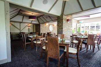 Legacy Rose And Crown Hotel