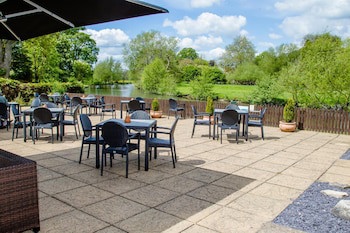 Legacy Rose And Crown Hotel