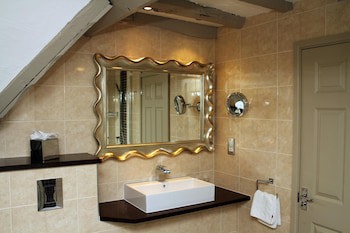 Legacy Rose And Crown Hotel
