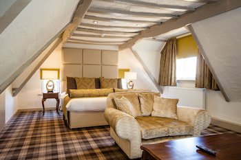 Legacy Rose And Crown Hotel