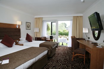 Legacy Rose And Crown Hotel