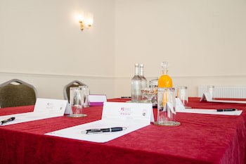 Legacy Rose And Crown Hotel