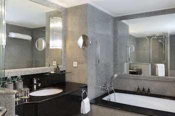 Anantara Siam Bangkok Hotel