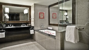 Anantara Siam Bangkok Hotel