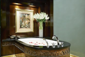 Anantara Siam Bangkok Hotel