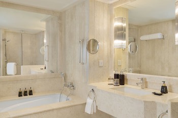 Anantara Siam Bangkok Hotel