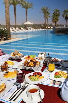 Hilton Luxor Resort & Spa