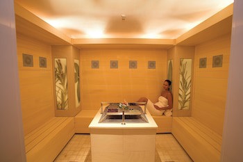 Hilton Luxor Resort & Spa