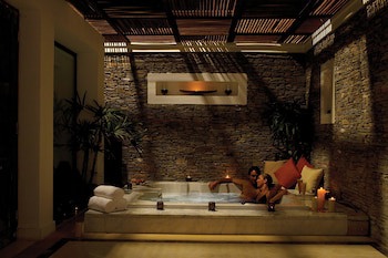 Hilton Luxor Resort & Spa