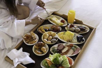 Hilton Luxor Resort & Spa