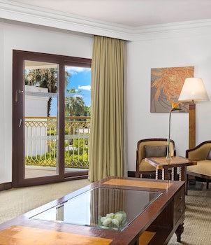 Hilton Luxor Resort & Spa