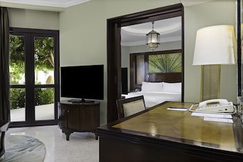 Hilton Luxor Resort & Spa