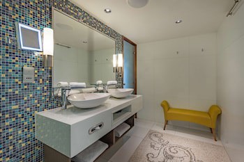 Radisson Blu Hotel, Kuwait