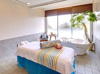 Ana Intercontinental Manza Beach Resort, An Ihg Hotel