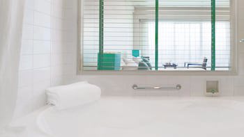 Ana Intercontinental Manza Beach Resort, An Ihg Hotel