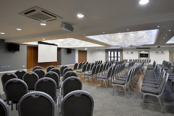 Holiday Inn Manchester - Oldham, An Ihg Hotel