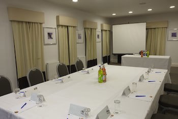 Holiday Inn Manchester - Oldham, An Ihg Hotel