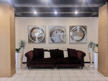 Kiwi International Hotel