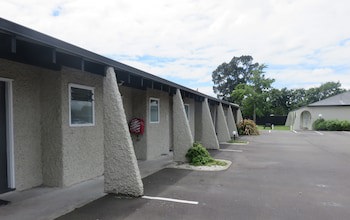 Aztec Motel