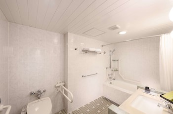 Doubletree By Hilton Hotel Naha Shuri Castle