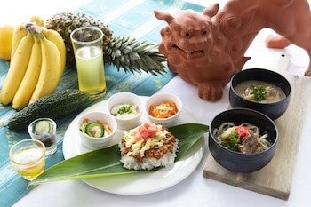 Doubletree By Hilton Hotel Naha Shuri Castle