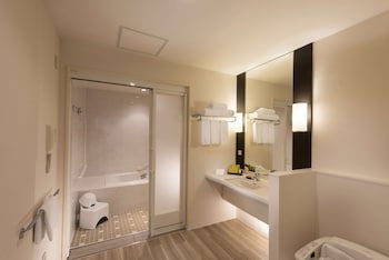Doubletree By Hilton Hotel Naha Shuri Castle