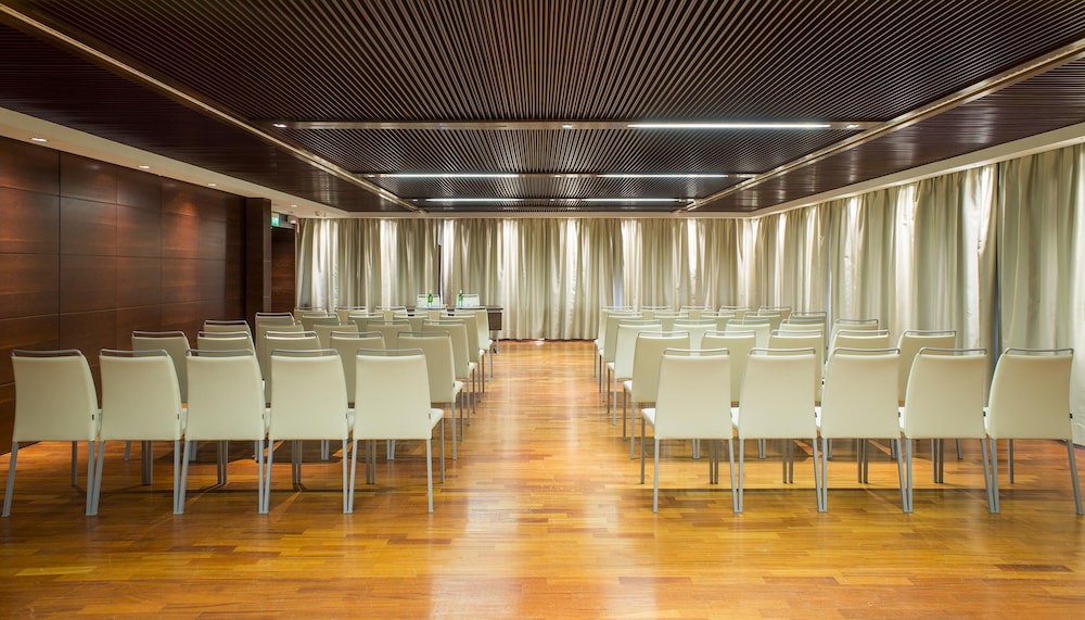 Nh Milano Due galeri fotoğrafı