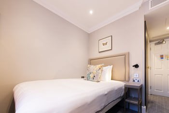 Byron Hotel London