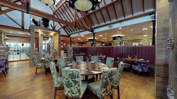 Old Thorns Hotel & Resort