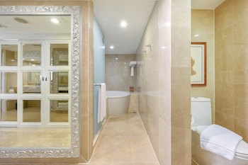 Centara Grand At Central Plaza Ladprao Bangkok