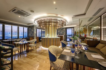 Centara Grand At Central Plaza Ladprao Bangkok