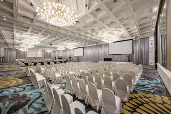 Centara Grand At Central Plaza Ladprao Bangkok