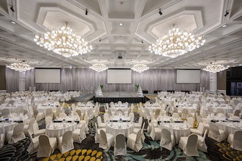Centara Grand At Central Plaza Ladprao Bangkok