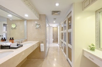 Centara Grand At Central Plaza Ladprao Bangkok