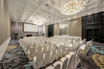 Centara Grand At Central Plaza Ladprao Bangkok