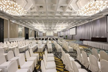 Centara Grand At Central Plaza Ladprao Bangkok