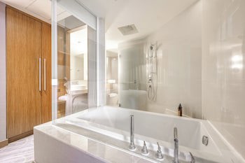Centara Grand At Central Plaza Ladprao Bangkok